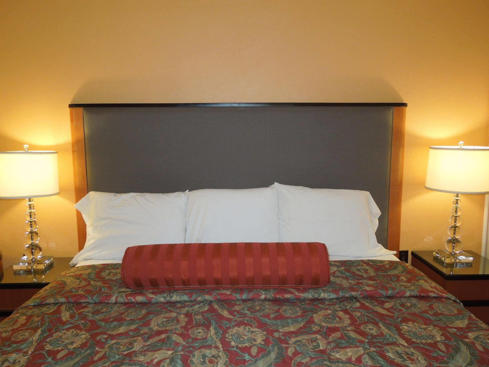 Sentinel Motel West Chester Extérieur photo