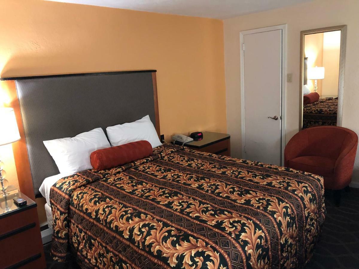 Sentinel Motel West Chester Extérieur photo